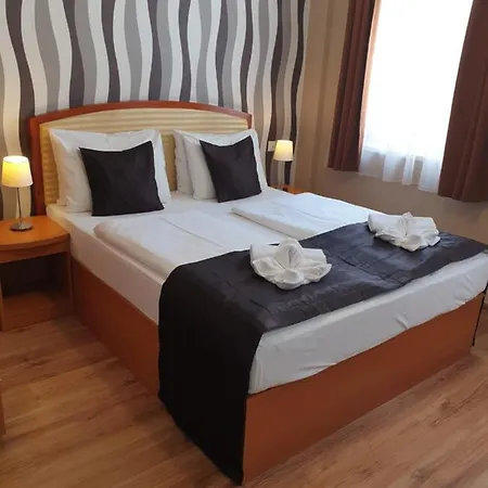 Six Inn Hotel Budapest-3